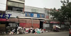 Sampah yang Menumpuk Setiap Pagi, Pemandangan Rutin di Pasar Cicaheum