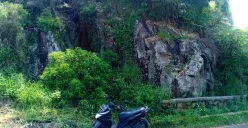 Lava raksasa kawasan Cibanteng – Panyandaan, Desa Mandalamekar, Kecamatan Cimenya. (Sumber: Dokumentasi Penulis | Foto: Taufanny Nugraha)