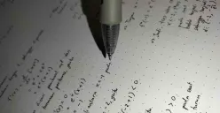 Matematika pun memerlukan penulisan sebagai jawaban formal di perkuliahan. (Sumber: Dok. Penulis | Foto: Caroline Jessie Winata)