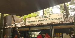 Sarapan Adem di Bandung? Coba Toko Bubur Dibawah Pohon Rindang