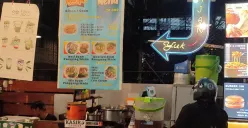 Bakmi OBC toping ayam madu dan panggang, Jl. Rancabentang I No. 12 Ciumbuleuit, Bandung, Jumat (28/11/2025). (Sumber: Dok. pribadi | Foto: Arini Nabila)