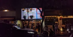 Sambel Pecel Braga di tengah hiruk pikuk perkotaan Bandung. (Foto: Fathiya Salsabila)