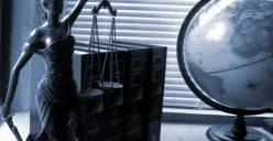 Hakim: Penentu Keadilan atau Corong Undang-Undang?