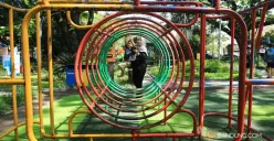 Warga berada di Taman Foto, Kota Bandung, Senin 15 September 2025. (Sumber: Ayobandung.com | Foto: Irfan Al-Faritsi)