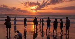 Teluk dengan pantai di selatan Jawa Barat yang landai, berpotensi terdampak hempasan maut tsunami. (Sumber: Dokumentasi Penulis | Foto: T. Bachtiar)