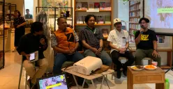 Diskusi Publik “Refleksi Mobilitas Bandung 2025” di Perpustakaan Bunga di Tembok (19/12/2025) (Sumber: ayobandung.id | Foto: Halwa Raudhatul)
