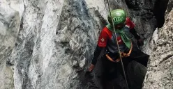 Karst Citatah memiliki potensi besar sebagai wisata alam, olahraga, dan edukasi, seperti aktivitas panjat tebing. (Sumber: Dokumentasi Penulis)