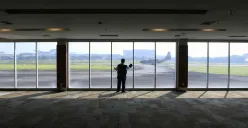 Situasi Bandara Husein Sastranegara, Kota Bandung, tampak lengang. (Sumber: Ayobandung | Foto: Irfan Al Faritsi)