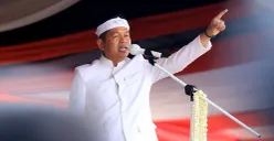 Paradoks KDM: Dicintai Rakyat, Dikecam Pengamat
