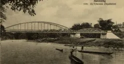 Potret Sungai Citarum di kawasan Dayeuhkolot sekitar tahun 1900-an. (Sumber: Leiden University Libraries Digital Collections)