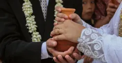 Angka pernikahan di Indonesia menurun, sedangkan praktik kohabitasi meningkat. (Sumber: Pexels/Arbiansyah Sulud)