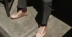 HIrka Shoes, Brand asal Bandung yang berhasil memanfaatkan limbah kulit ceker ayam menjadi sepatu. (Foto: GMAPS)
