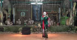 Pentas kesenian Bangreng di Sumedang. (Sumber: YouTube JagabudayaJabar)