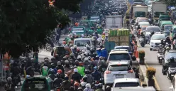 Kemacetan panjang di Jalan Cimindi, Kota Bandung pada Jumat, 10 Januari 2025. (Sumber: Ayobandung.id | Foto: Irfan Al-Faritsi)