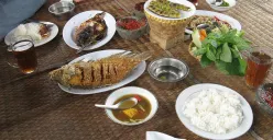 Ilustrasi masakan khas Sunda. (Sumber: Wikimedia Commons/M Toegiono)