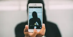 Ada faktor yang mengakibatkan semakin meningkatnya konten ekshibisionisme atau pornografi di media sosial. (Sumber: Pexels/Kaique Rocha)