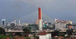 Permukaan tanah di sebagian kawasan di Kota Bandung   mengalami ambles karena pengambilan air tanah berlebihan dan beban bangunan yang berakumulasi. (Sumber: ayobandung.id | Foto: Irfan Al- Faritsi)