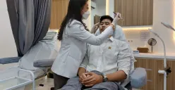 Kaum pria mulai melirik manfaat perawatan penampilan sebagai bagian dari investasi pribadi dan profesional. (Sumber: Ayobandung.id | Foto: Eneng Reni Nuraisyah Jamil)