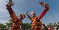 Tari Jaipongan asal Jawa Barat. (Sumber: Wikimedia)