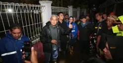 Wali Kota Bandung, Muhammad Farhan, meninjau lokasi banjir di kawasan Rancanumpang. (Sumber: Humas Pemkot Bandung)