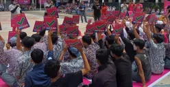 Lahir dalam era konektivitas tinggi, Gen Z tumbuh bersama internet, media sosial, dan perangkat pintar yang menjadi bagian tak terpisahkan dari keseharian. (Sumber: Ayobandung.id | Foto: Eneng Reni Nuraisyah Jamil)
