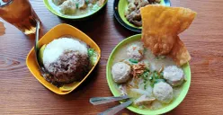 Bakso Keju Lumer dan Es Kacang Brenebon (Sumber: Dokumentasi Penulis | Foto: Dias Ashari)