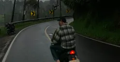 Jalan raya yang gelap tanpa cahaya penerangan lampu jalan. (Sumber: Dokumentasi Penulis | Foto: Ayyasy)