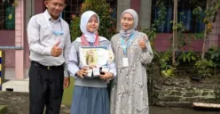Saskia Nuraini An Nazwa, Juara 2 lomba Baca Puisi, Juara 3 lomba unjuk bakat, juara terbaik lomba menulis puisi tingkat SMA/SMK tingkat Nasional oleh Lomba Seni sastra Indonesia dengan Tema BEBAS Jakarta. (Sumber: SMK Bakti Nusantara 666)