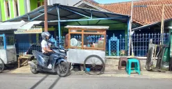 Kehangatan Pagi Hari di Gerobak Bubur Ayam Pasor