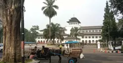 Mahasiswa Perantau dan Turisme Emosional Bandung