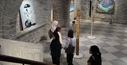 Suasana pengunjung Grey Art Gallery yang menjadi bagian dari cerita mereka yang perlahan merekah, 4 November 2025. (Sumber: Dokumentasi Penulis | Foto: Mutiara Khailla Gyanissa Putri)