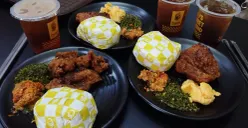 Definisi renyah diluar juicy di dalem. Sensasi pedas nikmat dan segarnya es teh. (Foto: Eva Alawiah)