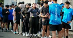 Para Anggota Olahraguys Sedang Melakukan Persiapan Untuk Kegiatan FunRun X Mad.Cultureid, Sukajadi, Kota Bandung (21/10/2025) (Sumber: Olahraguys | Foto: Olahraguys)
