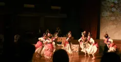 Gayatri Lestari, Tarian yang Padukan Kesenian Jaipong dan Topeng 