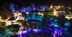 Cahaya lampu menghiasi suasana malam di area wisata Dusun Bambu Lembang, (06/10/2025) (Foto: Dokumentasi Pihak Narasumber.)