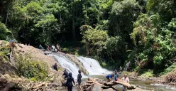 Menjelajahi Curug Layung, Surga Alam dengan Sentuhan Kopi Hutan