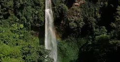 Pelangi asli terlihat jelas di wisata air terjun Curug Pelangi, Kabupaten Bandung Barat (2/11/25) (Sumber: Dokumentasi Penulis | Foto: Tazkiya Hasna Putri S)