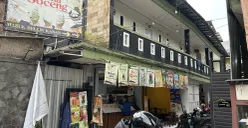 Suasana depan toko MirukiWay di Jl. Sukapura No.14 Desa Sukapura, Kecamatan Dayeuhkolot, Kabupaten Bandung, Selasa, (28/10/2025). (Sumber: Dokumentasi Penulis | Foto: Nasywa Hanifah Alya' Al-Muchlisin)