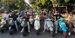 WK Scoot Bandung terlihat berjejer rapi di Jalan Taman Citarum saat melakukan Sunday Morning Ride, Jumat (27/10/2024). (Sumber: Instagram | Foto: Arlo Aulia)