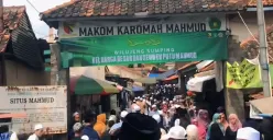 Para pengunjung bersemangat memenuhi wisata religi di Kampung Mahmud, Desa Mekar Rahayu, Kecamatan Margaasih, Kabupaten Bandung, Senin (14/04/25). (Sumber: Dokumentasi Narasumber)