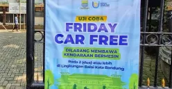 Banner Friday Carfree di Balaikota Bandung (Sumber: Pikiran rakyat)