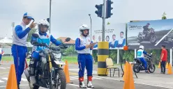 Ilustrasi. Keselamatan berkendara di Bandung kini bukan lagi sekadar kampanye, melainkan sebuah kesadaran yang perlahan tumbuh menjadi budaya. (Sumber: Ayobandung.id | Foto: Eneng Reni Nuraisyah Jamil)