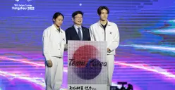 Sepanjang 2025, An Se Young (kiri) berhasil menjuarai 10 dari 14 turnamen internasional yang ia ikuti. (Sumber: Wikimedia Commons | Foto: Kim Sunjoo)