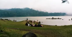 Menyusuri Ciwidey: Kebun Teh dan Tenangnya Situ Patenggang