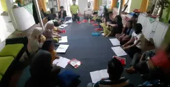 Kegiatan Diskusi di Institut Ruhi dengan Partisipasi Lintas Iman (Sumber: Dokumentasi Pribadi | Foto: Salah Seorang Peserta Institut Ruhi)