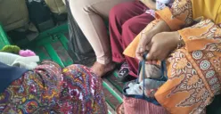 Berbagai Pakaian Muslimah, Pakaian Warga yang Jadi Penumpang Angkot (Sumber: Dokumentasi Pribadi | Foto: Arfi Pandu Dinata)