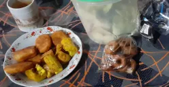 Camilan di Atas Karpet, Ketika Orang Sunda Kumpul dan Ngobrol (Sumber: Dokumentasi Pribadi | Foto: Arfi Pandu Dinata)