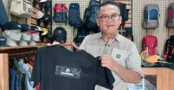 Muchammad Thofan atau akrab disapa Opey telah menorehkan jejak panjang sebagai founder sekaligus owner dua brand yang kini menjadi ikon yakni Skaters dan Mahameru. (Sumber: Ayobandung.id | Foto: Eneng Reni Nuraisyah Jamil)