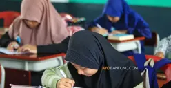 Lomba cerdas cermat, pidato, mewarnai, kaligrafi dan fashion show, dalam rangka memperingati Hari Santri Nasional 2024 yang mengambil tema Menyambung Juang Merengkuh Masa Depan. (Sumber: ayobandung.com | Foto: Irfan Al-Faritsi)