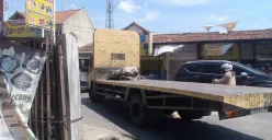 Jam Operasional Kendaraan besar seperti truk seringkali menjadi salah satu penyebab kemacetan di daerah kopo, cibaduyut dan cangkuang (Sumber: Dokumentasi Penulis | Foto: Dias Ashari)